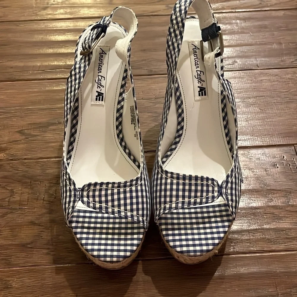 American Eagle Size 9 Blue and White Gingham Platform Espadrilles